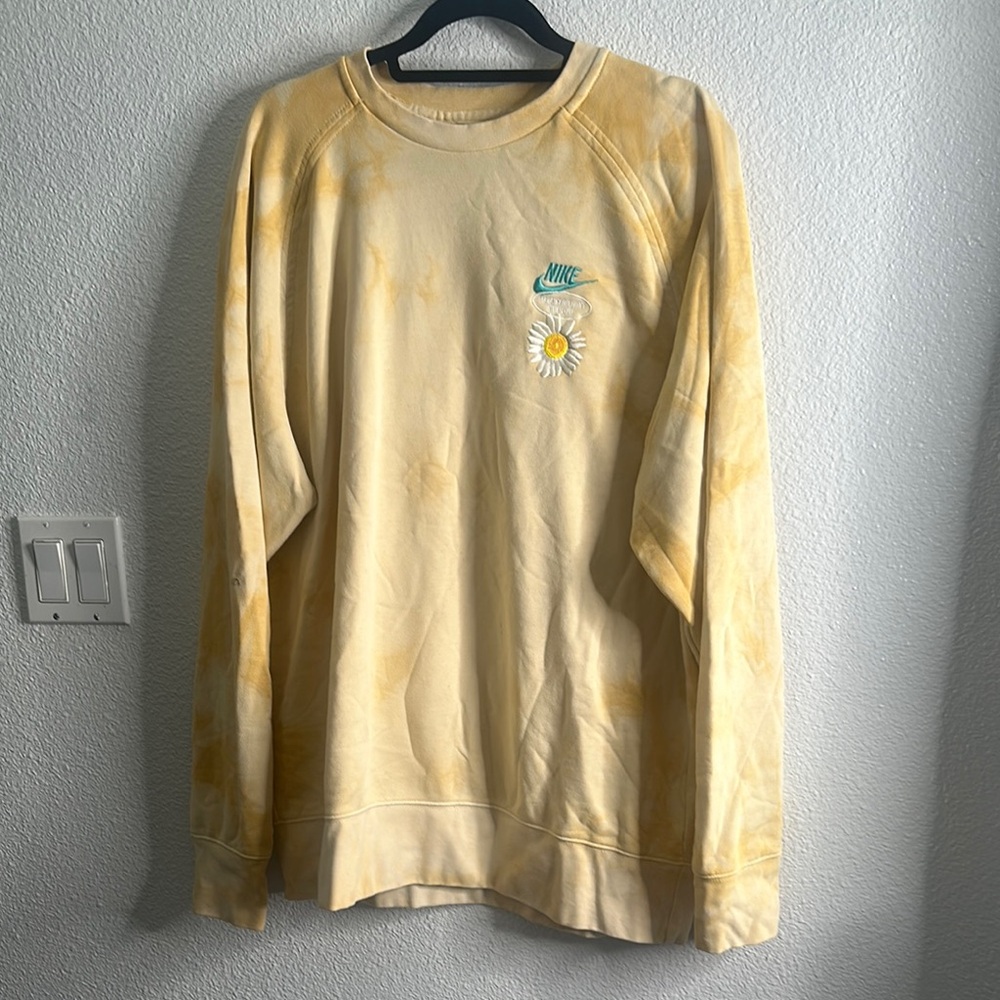 Nike Yellow Crewneck Sweater with Logo size xL